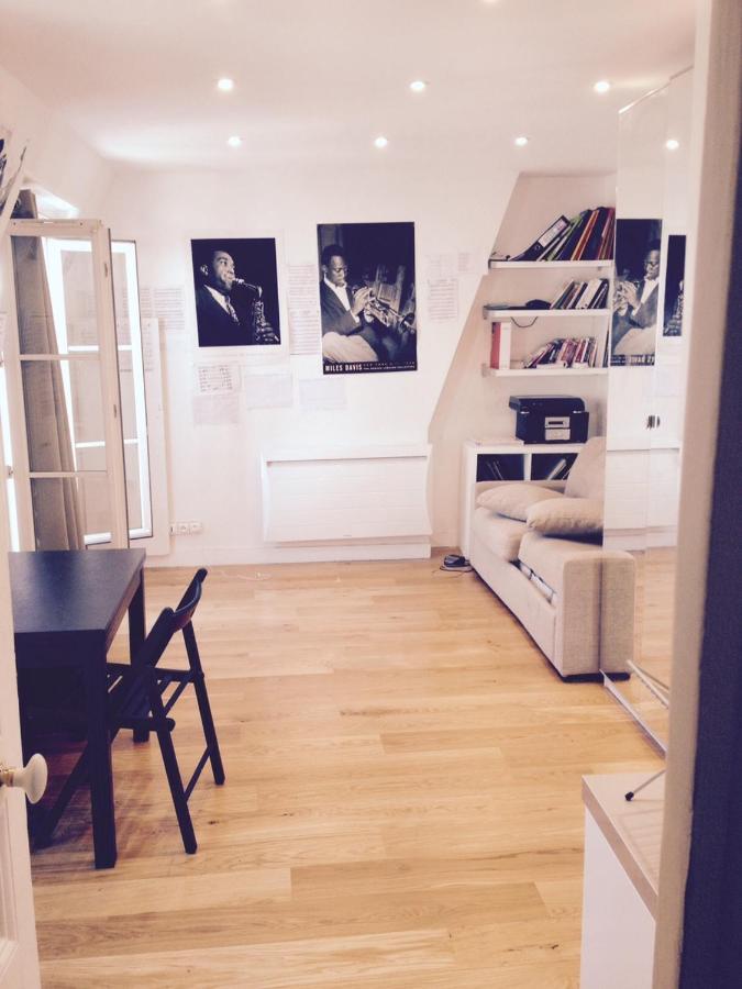 Appartement Montmartre sous les toîts à Paris Extérieur photo